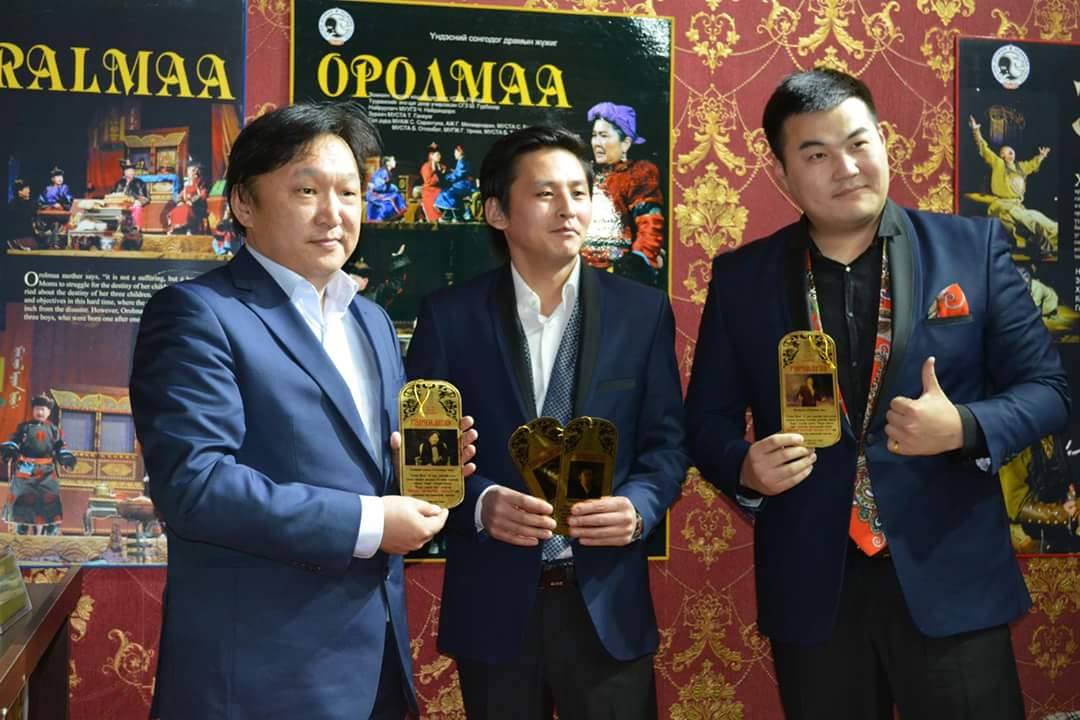 Увюртура хамтлагийн “Надад үлдсэн найз” мюзикл “Гэгээ муза 2016” наадамд өрсөлдөнө